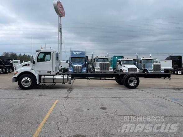 Peterbilt 536 Nákladní vozidlo bez nástavby