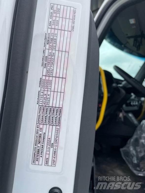 Peterbilt 536 Nákladní vozidlo bez nástavby