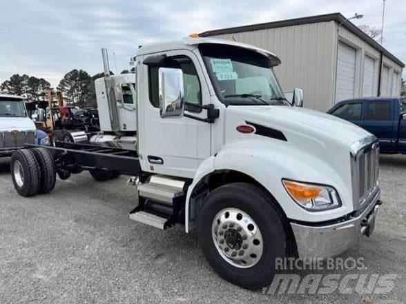Peterbilt 537 Nákladní vozidlo bez nástavby