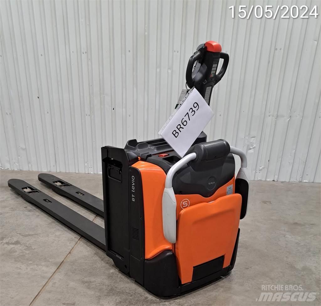 BT LPE200/8 Ruční paletový vozík