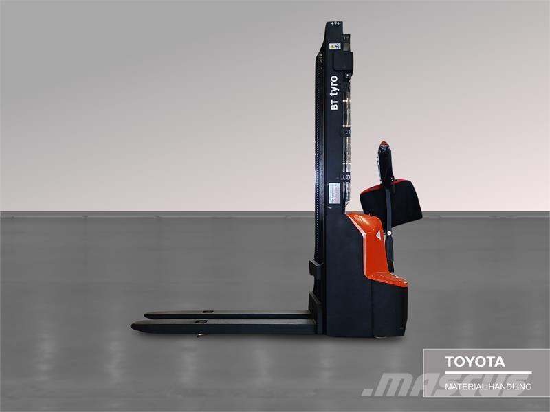 BT SHE100 Ruční paletové vozíky