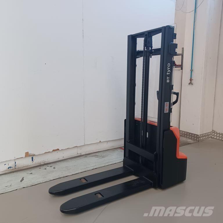 BT SHE100 Ruční paletové vozíky