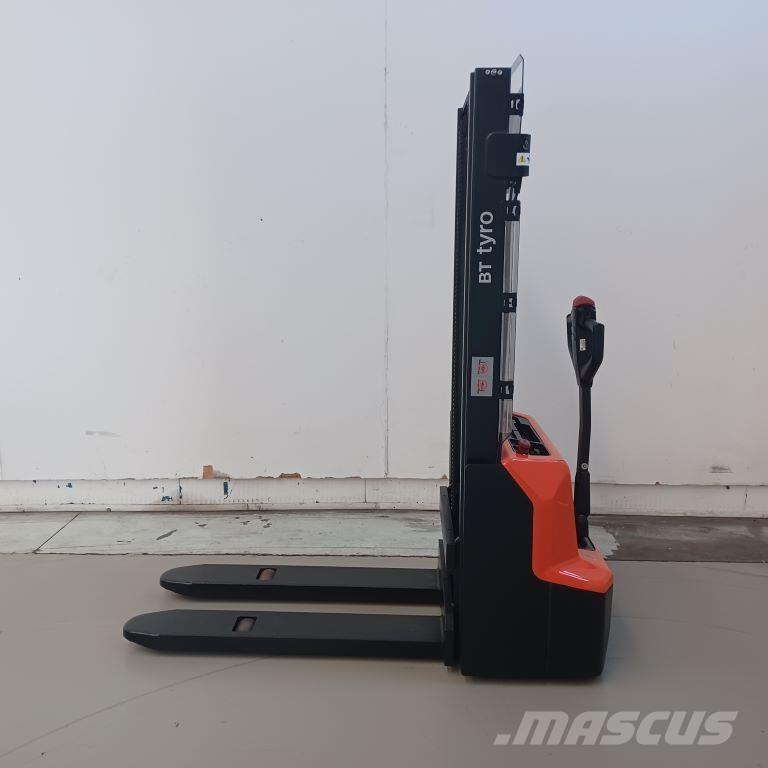 BT SHE100 Ruční paletové vozíky