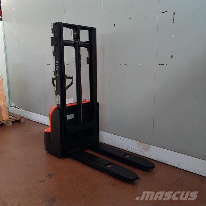 BT SHE100 Ruční paletové vozíky