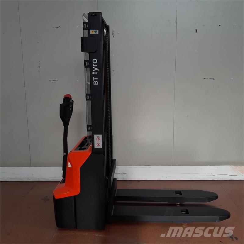 BT SHE100 Ruční paletové vozíky