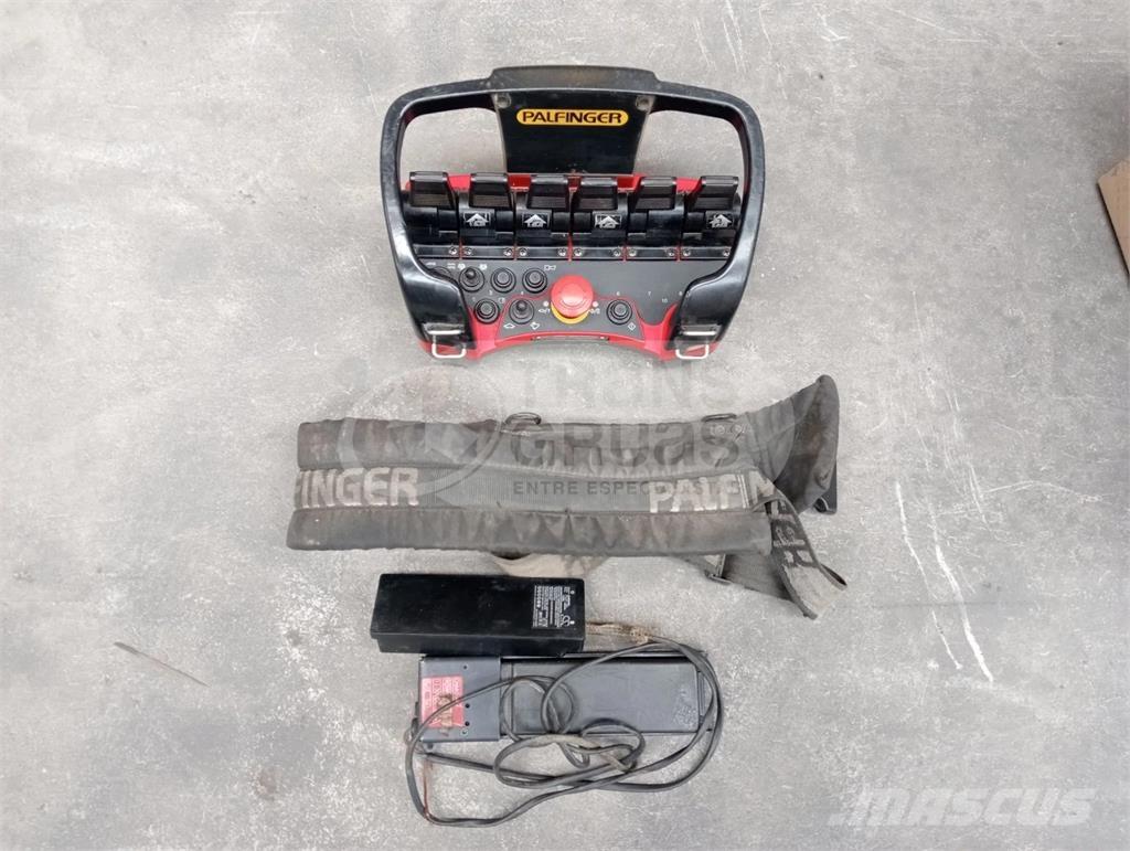 Palfinger PK 23500 Nakládací jeřáby