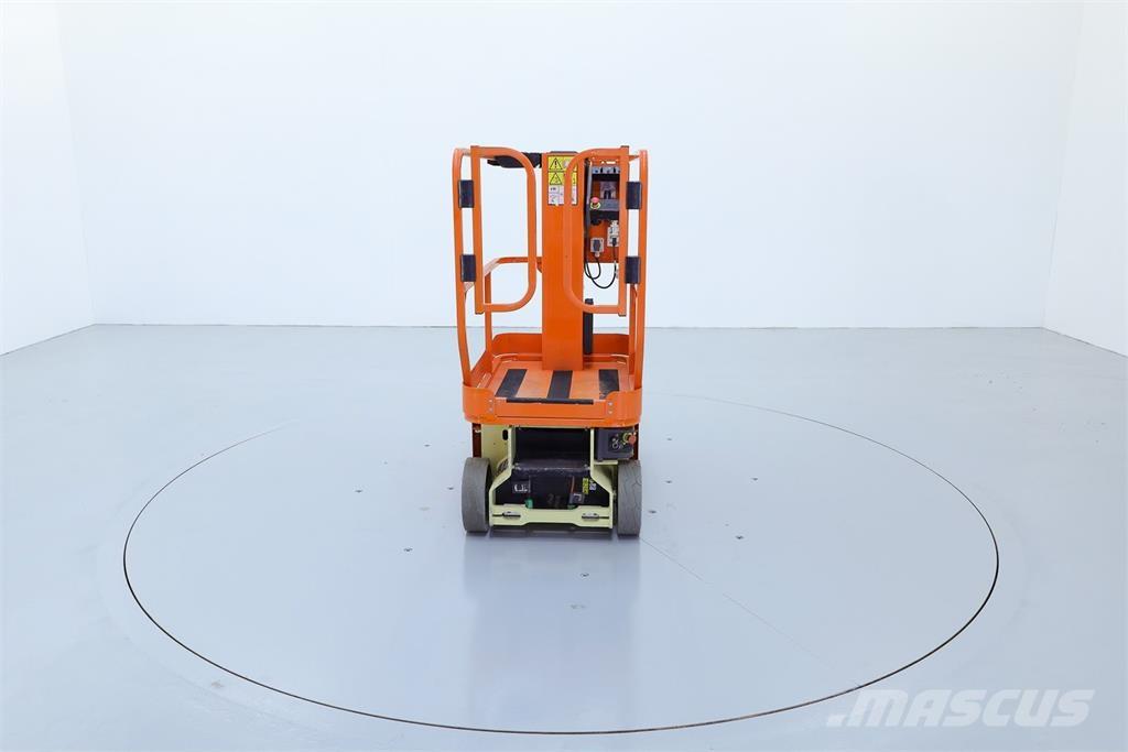 JLG 1230ES Vertikální sloupové výtahy