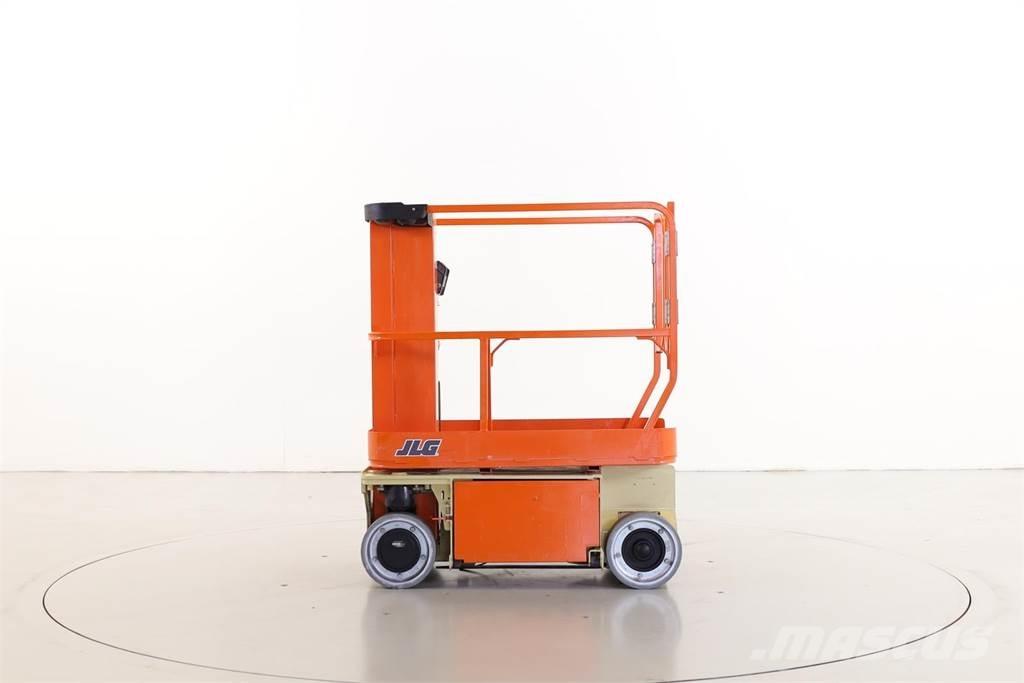 JLG 1230ES Vertikální sloupové výtahy