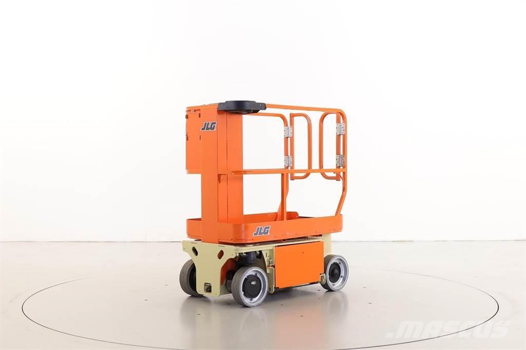 JLG 1230ES Vertikální sloupové výtahy