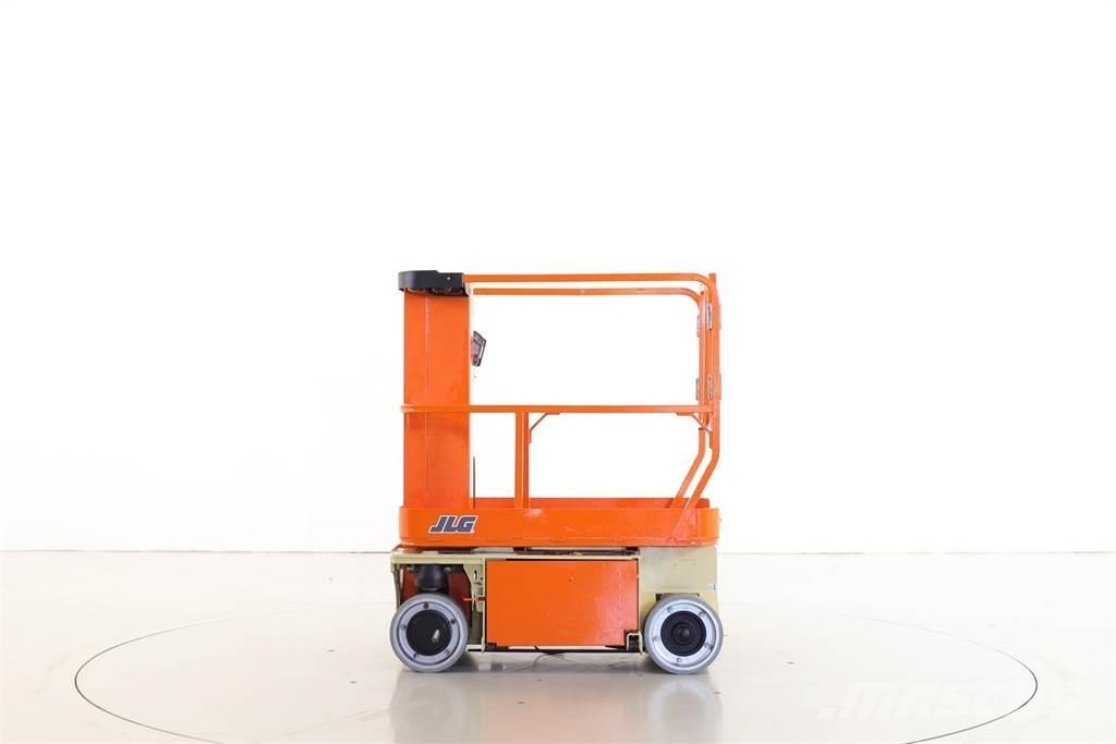JLG 1230ES Vertikální sloupové výtahy