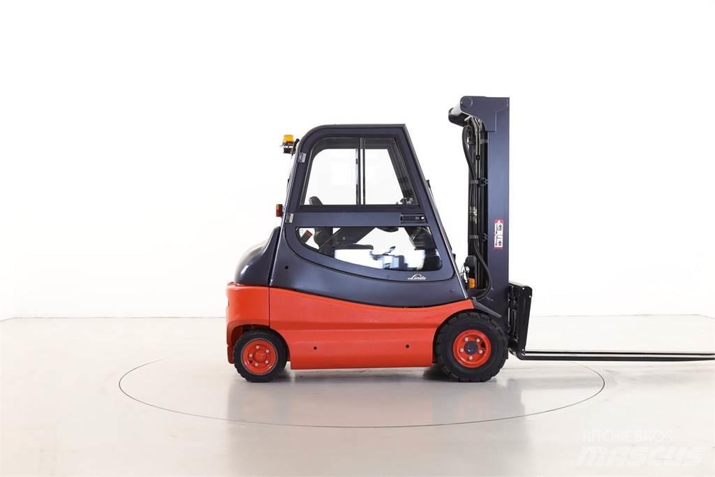 Linde E30-02/336 Akumulátorové vozíky