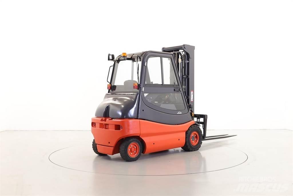 Linde E30-02/336 Akumulátorové vozíky