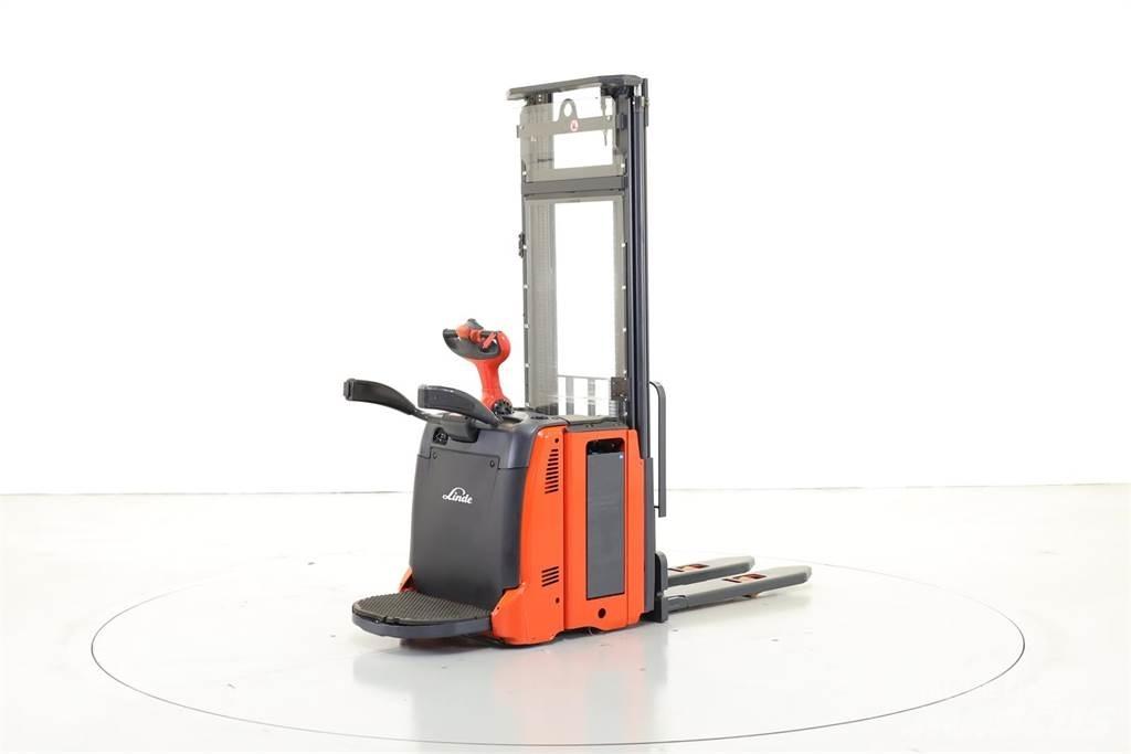 Linde L12AP Samohybné vozíky