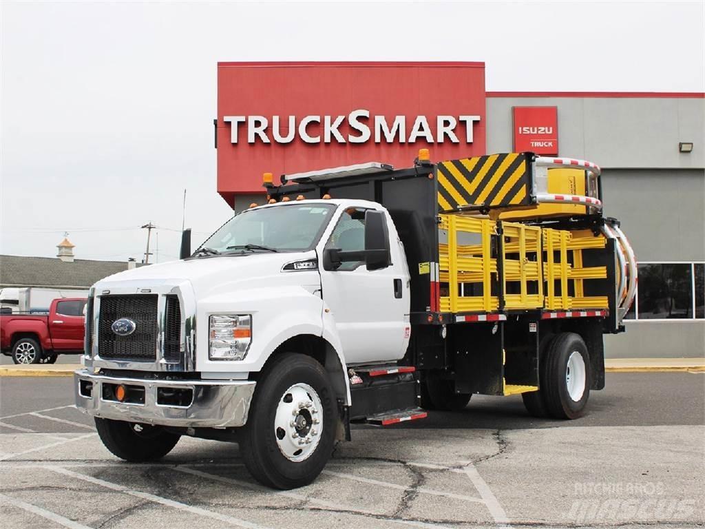 Ford F650 Komunální / Multi-užitková vozidla