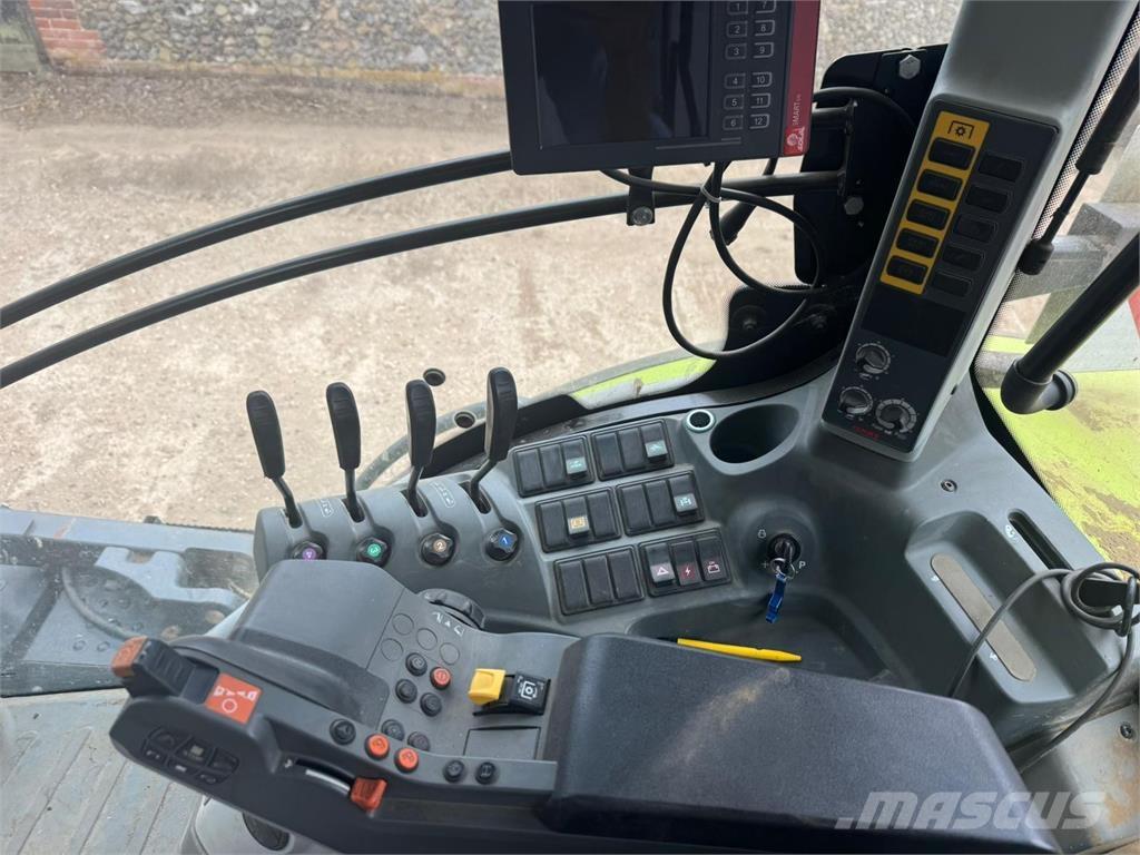 CLAAS AXION 800 Traktory