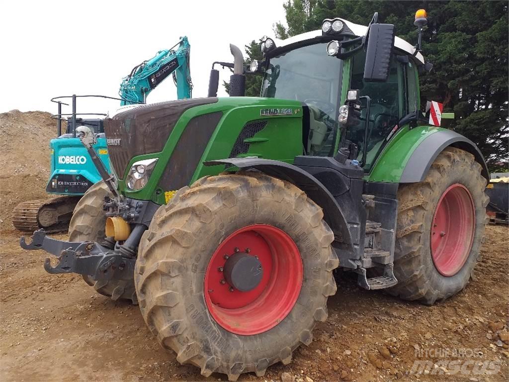 Fendt 828 VARIO Traktory