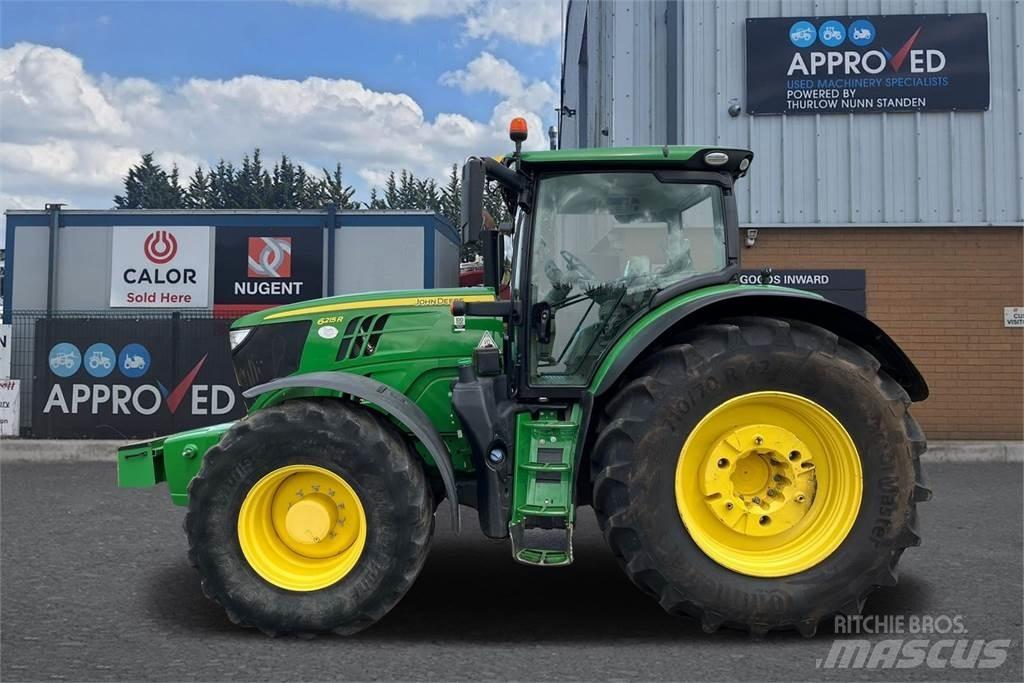 John Deere 6215R Traktory