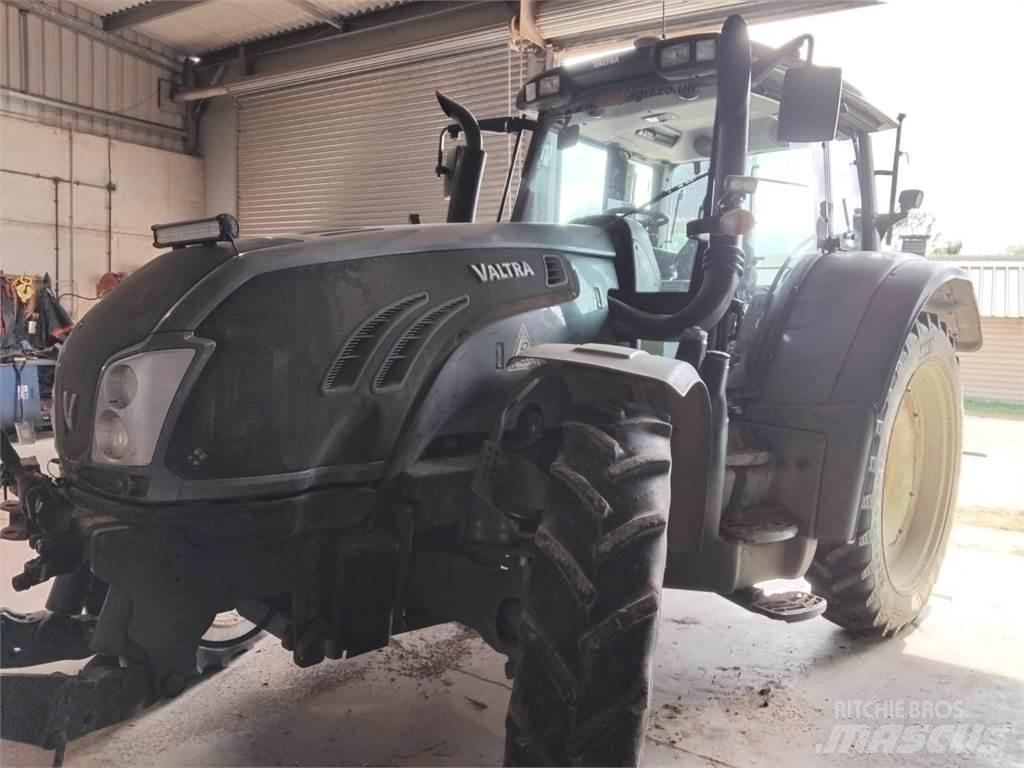 Valtra T183V Traktory