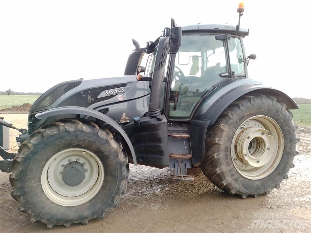 Valtra T254V Traktory