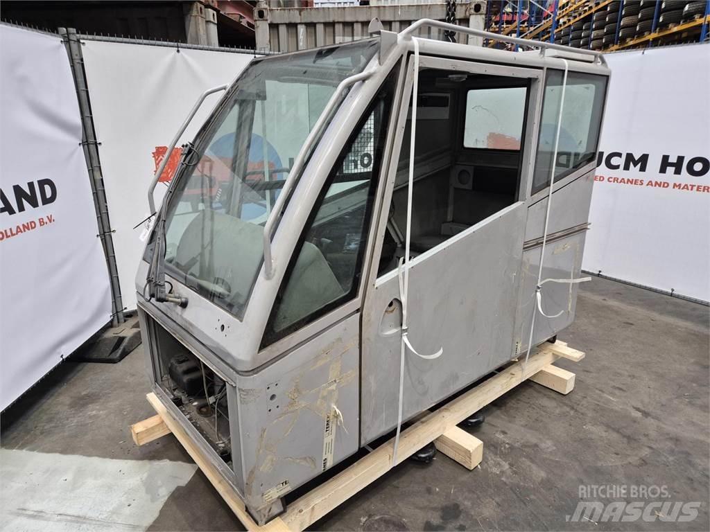 C.T.2 upper cabin Kabiny a interiér