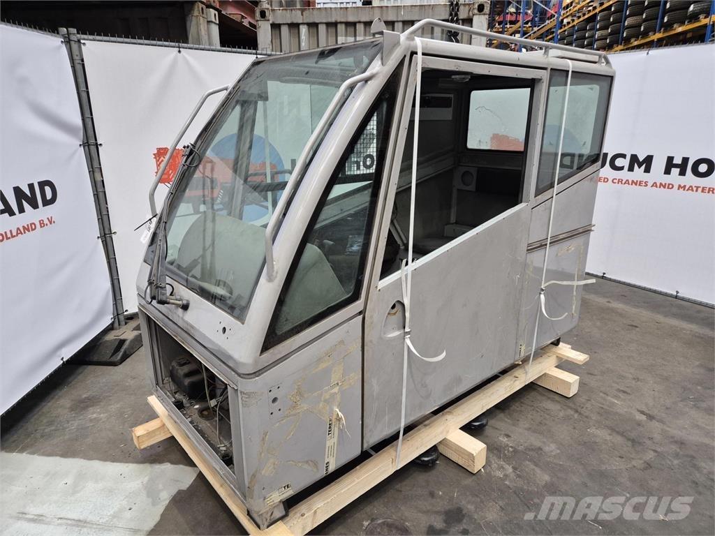  C.T.2 upper cabin Kabiny a interiér