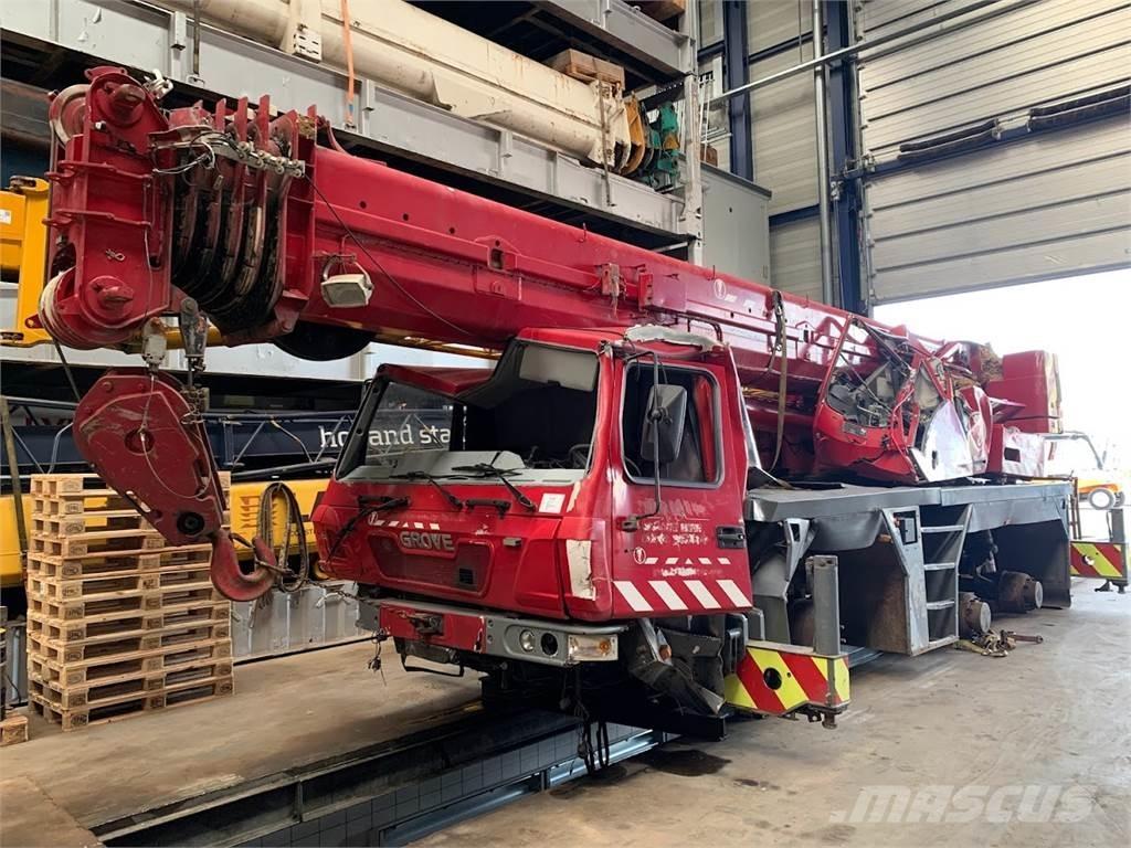 Grove GMK 3055 Univerzální terénní jeřáby