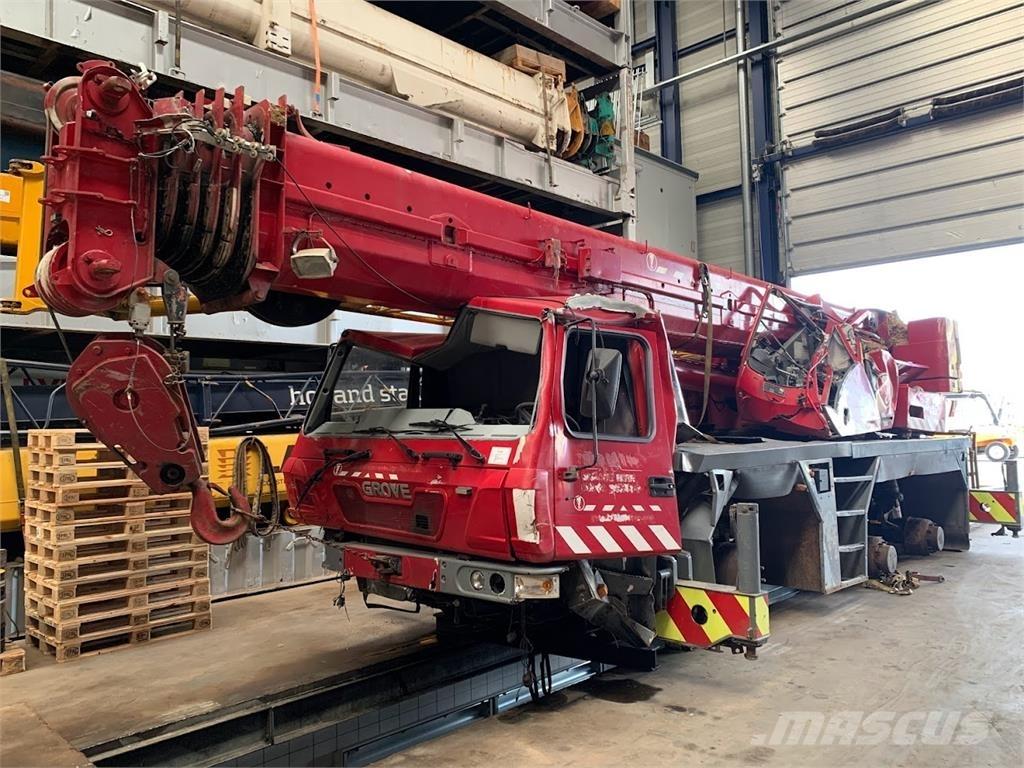 Grove GMK 3055 Univerzální terénní jeřáby