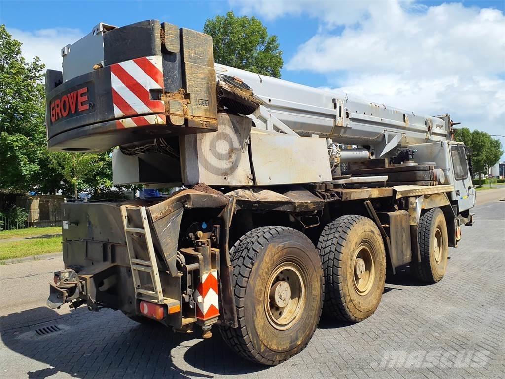 Grove GMK 3055 Univerzální terénní jeřáby