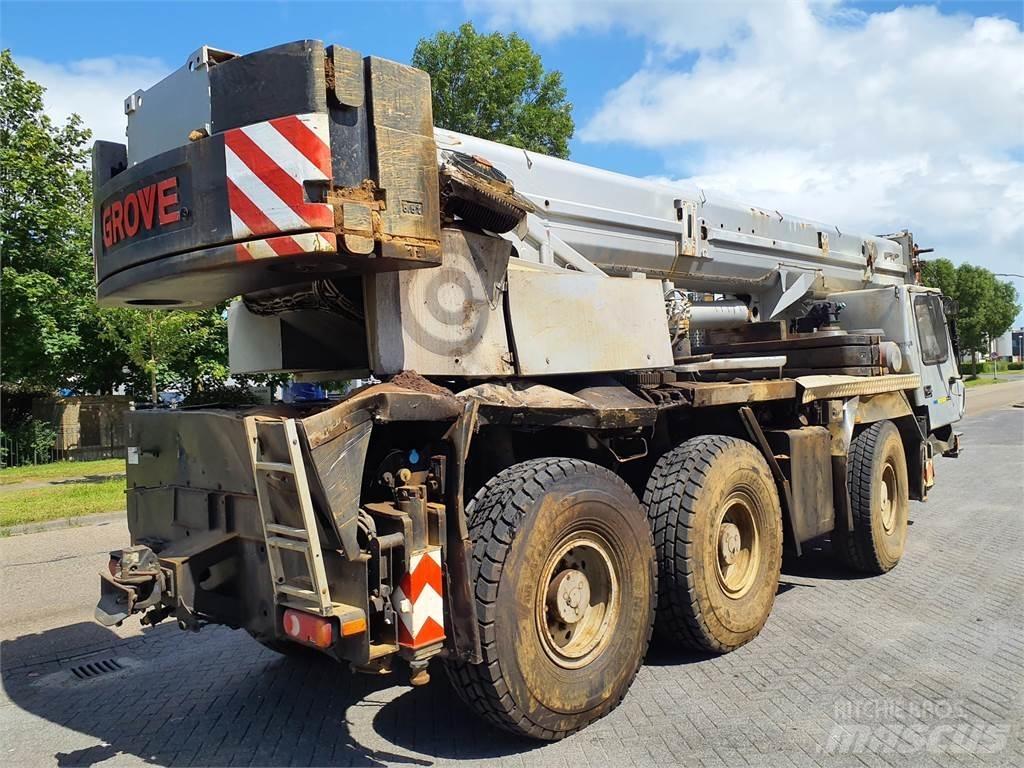 Grove GMK 3055 Univerzální terénní jeřáby