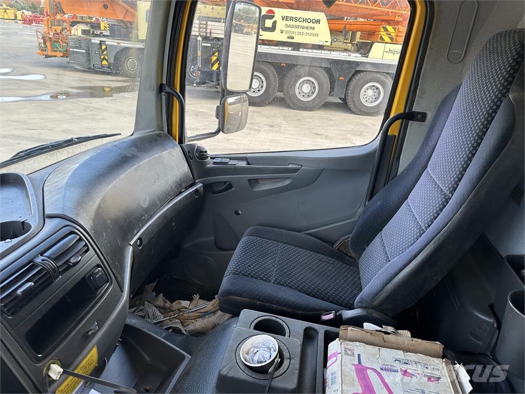 Grove GMK 4100 L Univerzální terénní jeřáby