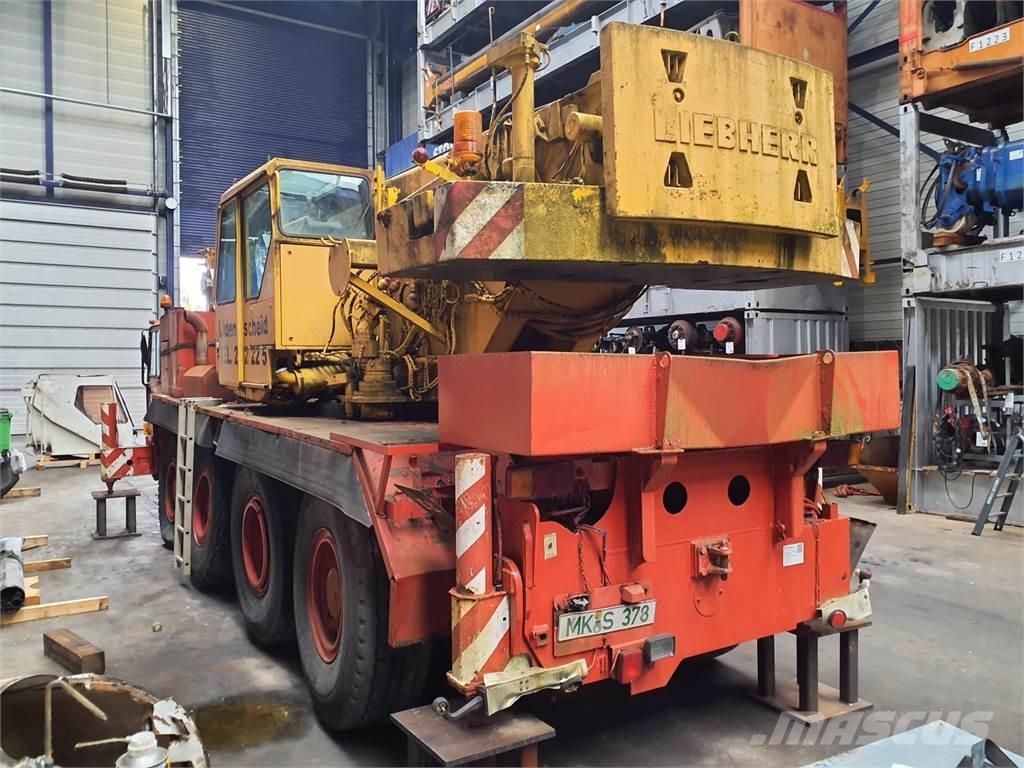 Liebherr LTM 1050 Univerzální terénní jeřáby
