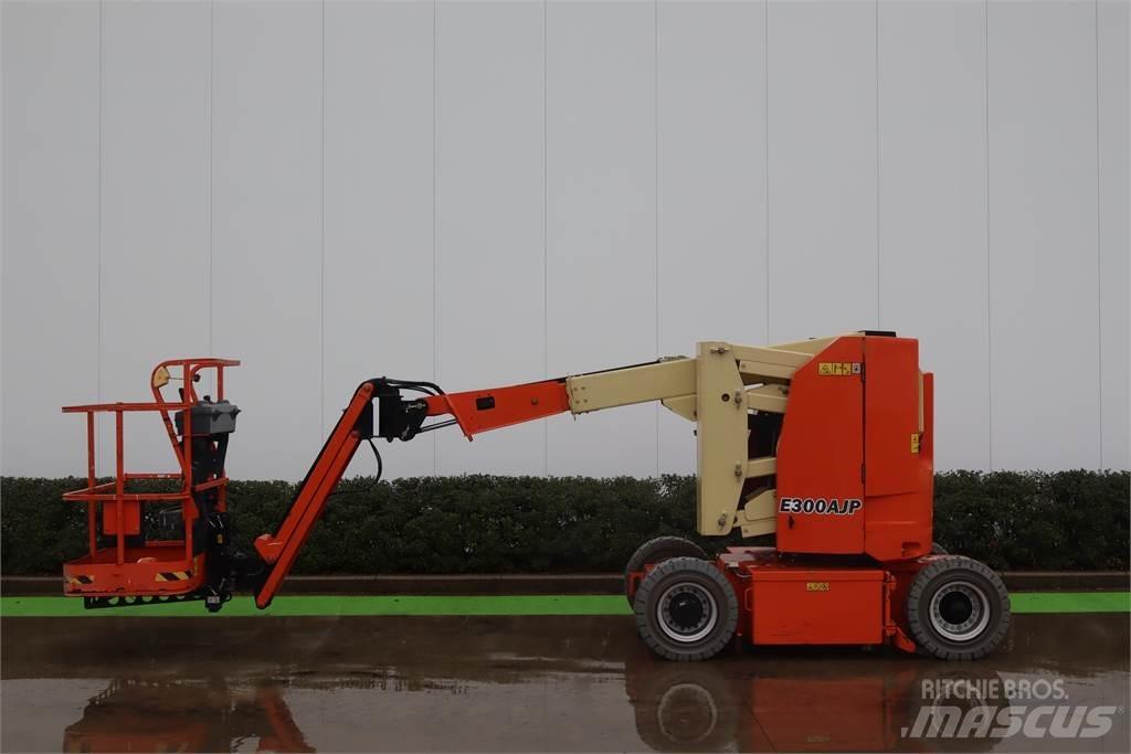 JLG E300AJP Kloubové plošiny