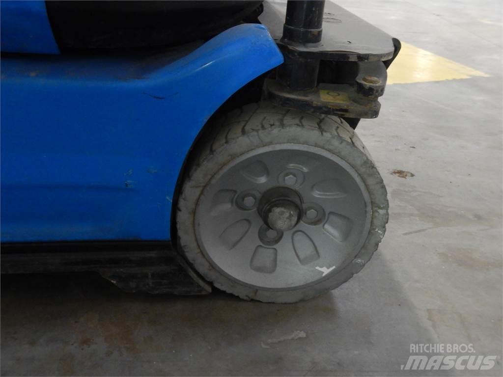 Manitou 100VJR Vertikální sloupové výtahy