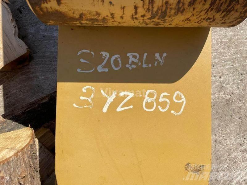 CAT 320 Výložníky a lžíce
