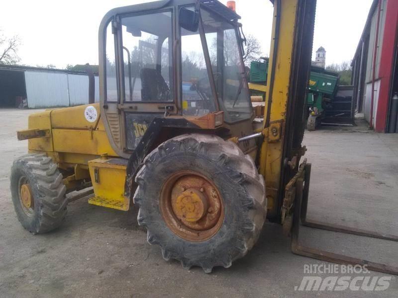 JCB 930 Terénní vysokozdvižné vozíky
