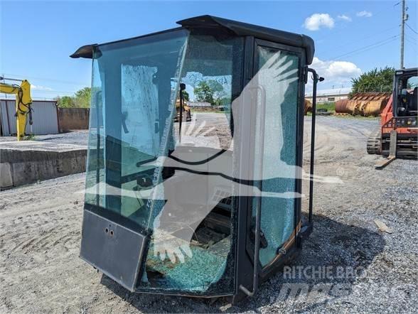 CASE  Kabiny a interiér