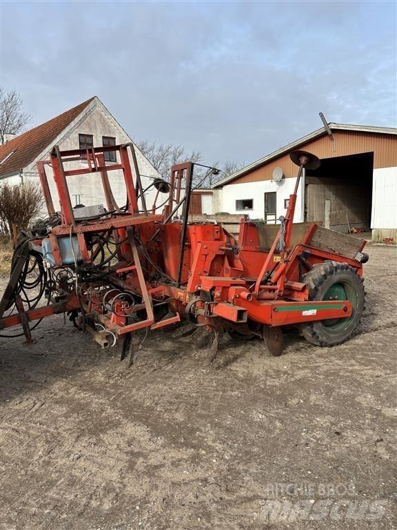  - - - Sázecí stroje