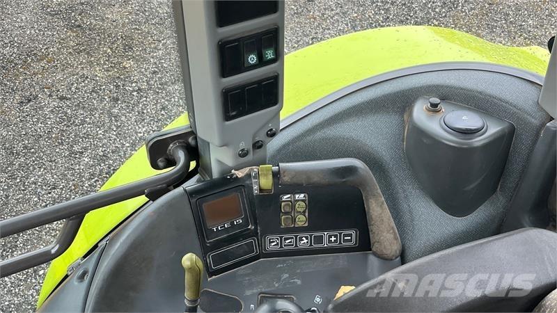 CLAAS 697 Traktory