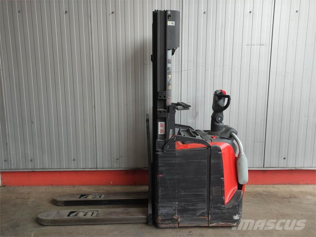 BT SPE 120 Ručně vedené vysokozdvižné vozíky