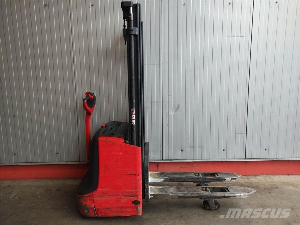 Linde L12 i Ručně vedené vysokozdvižné vozíky