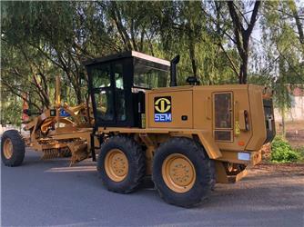 SEM 915 motor grader