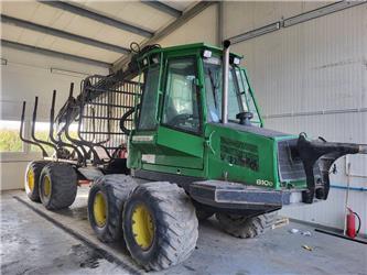 John Deere 810 D