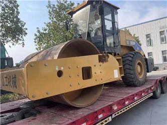 SEM 8220 road roller