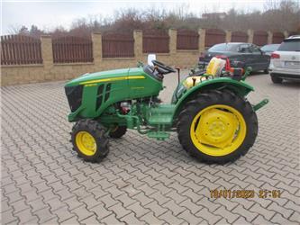 John Deere 3028