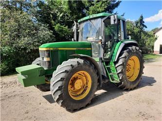 John Deere 6910