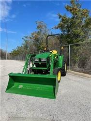 John Deere 3032E