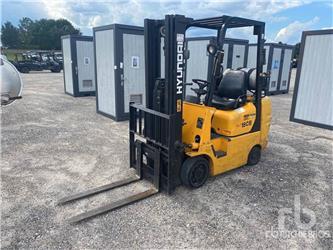 Hyundai 2850 lb