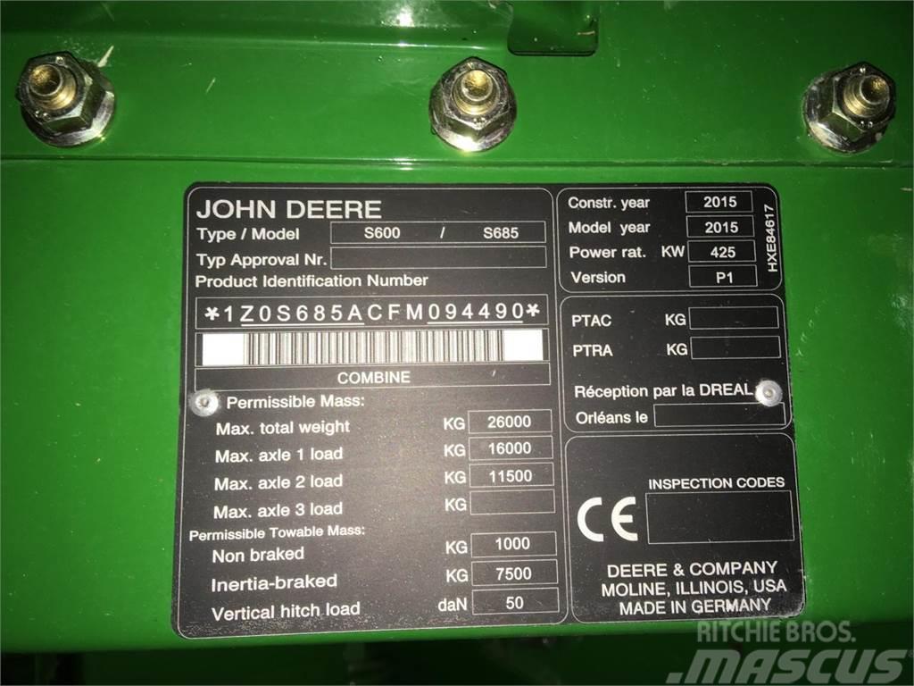 John Deere S685 Sklízecí mlátičky