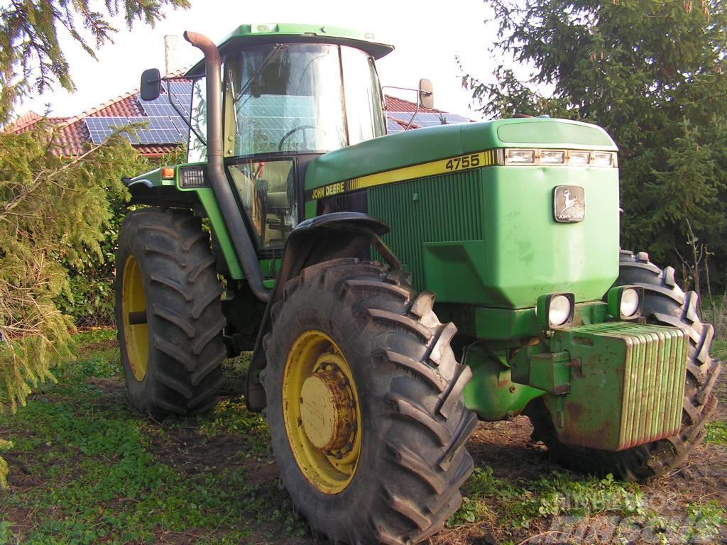 John Deere 4755 Traktory
