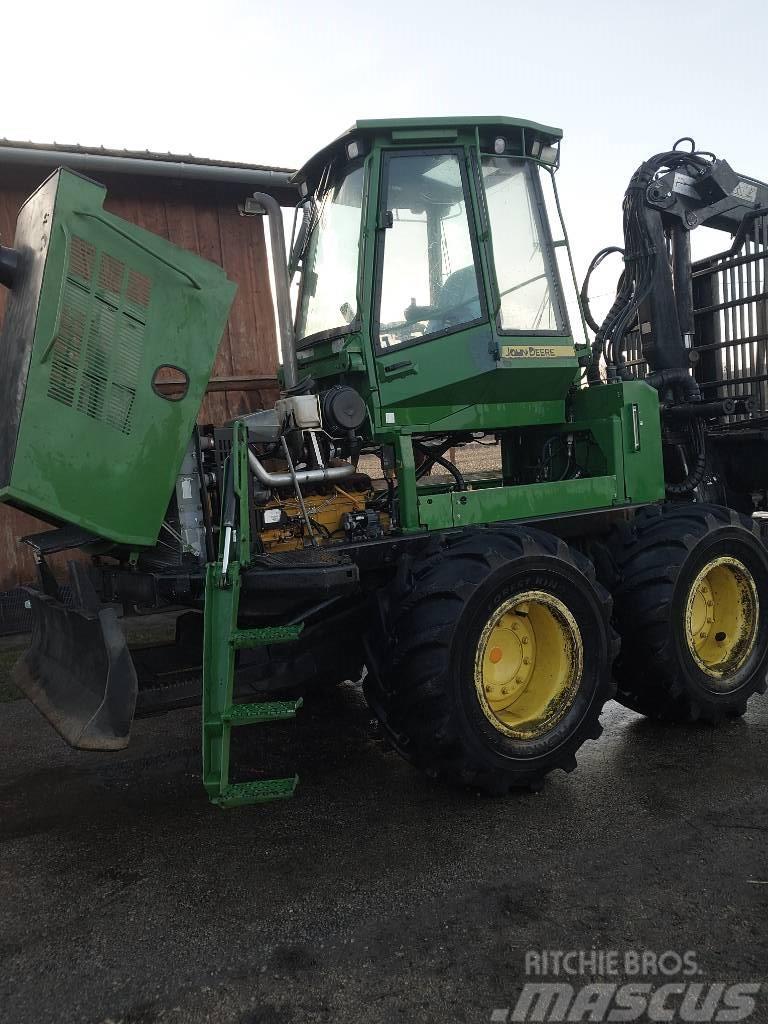 John Deere 1110 D Vyvážecí traktory